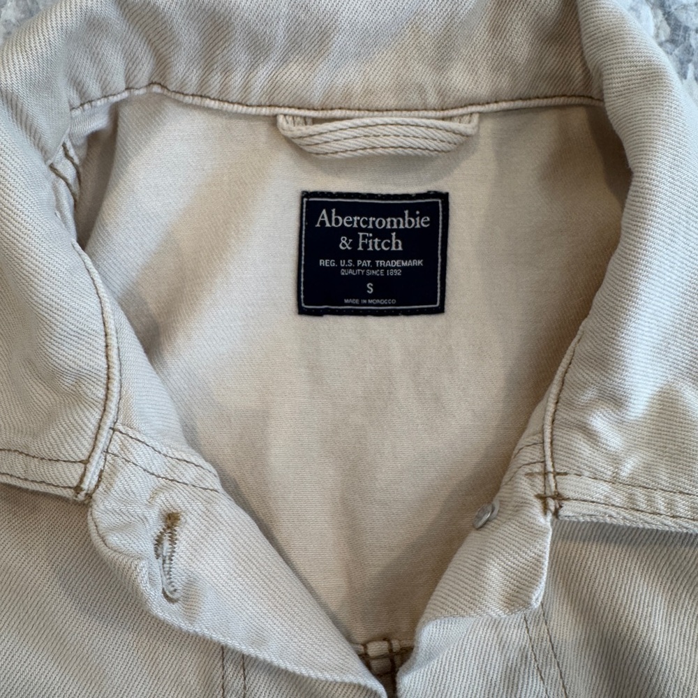 Abercrombie & Fitch Beige cropped Jacket - Picture 2 of 2
